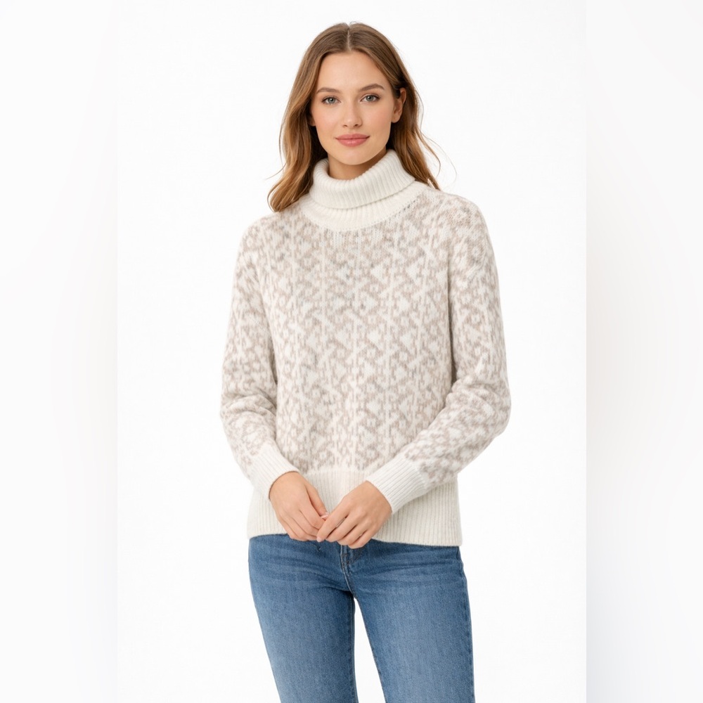 Le moda Cozy Cream and Brown Turtleneck Sweater size large